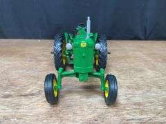 1/16 John Deere 420 V 2003 2 Cylinder NIB Ertl