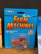 (13) 1/64 IH + Case-IH NIB Ertl