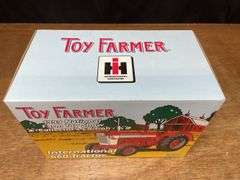 1/16 IH 660 1999 NFTS NIB Ertl