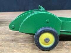 1/16 John Deere Spreader NIB Eska