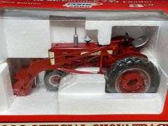 1/16 Farmall 350 w/Loader 2006 Pork Expo NIB SC
