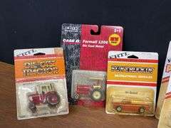 (13) 1/64 IH + Case-IH NIB Ertl