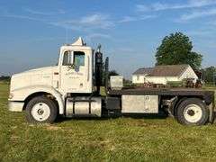 International Semi with Flatbed
