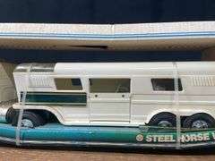Horse Van Semi NIB Ertl