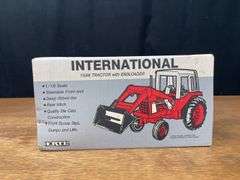 1/16 IH 1586 w/Loader NIB Ertl