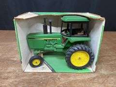1/16 John Deere 4450 NIB Ertl