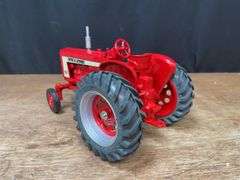 1/16 Farmall 706 1992 Ontario NIB SM