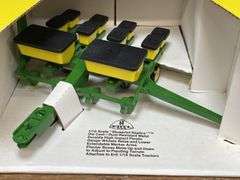 1/16 John Deere Corn Planter NIB Ertl