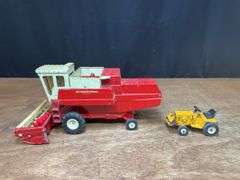 (2) 1/24 IH 915 Combine + 1/16 Cub Cadet Ertl
