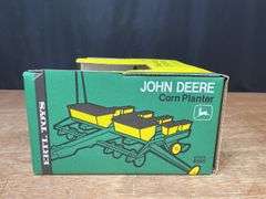 1/16 John Deere Corn Planter NIB Ertl