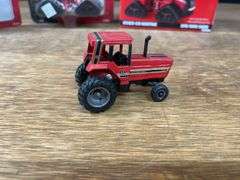 (8) 1/64 + 1/43 IH + Case-IH Tractors
