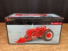 1/16 Farmall MD w/Loader Precision NIB Ertl