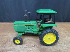 1/16 John Deere 4450 1987 Syracuse Ertl
