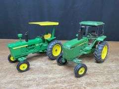 (2) 1/16 John Deere 4450 + 4010 Ertl