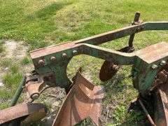 John Deere 810 Plow