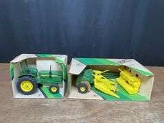 (2) 1/16 John Deere 950 + Forage Harvester NIB Ertl