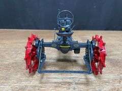 1/16 Farmall Regular Precision Ertl