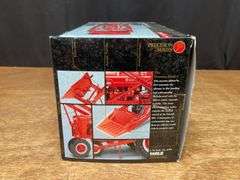 1/16 Farmall MD w/Loader Precision NIB Ertl