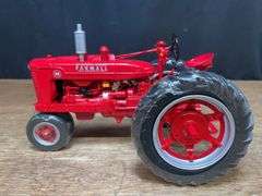 1/16 Farmall M Precision Ertl
