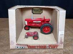1/16 Farmall 350 Set NIB Ertl
