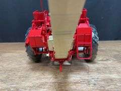 1/16 Farmall 560 w/Picker Precision Ertl