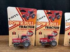 (12) 1/64 IH 5088 Pow-R-Pull NIB Ertl