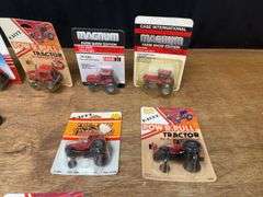 (13) 1/64 IH + Case-IH Tractors Ertl