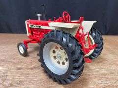 1/16 Farmall 1206 1993 Ontario NIB SM