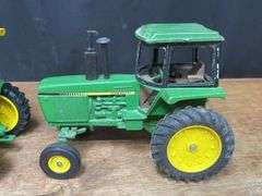 (2) 1/16 John Deere 4450 + 4010 Ertl