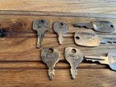 (7) John Deere Keys