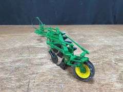 1/16 John Deere F145H Plow Precision Ertl