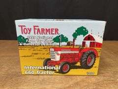 1/16 IH 660 1999 NFTS NIB Ertl