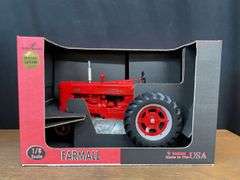 1/8 Farmall 400 Special Edition NIB SM