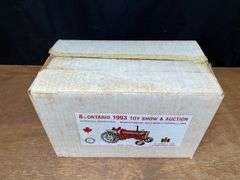 1/16 Farmall 1206 1993 Ontario NIB SM