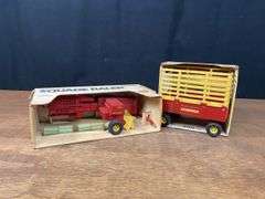 (2) 1/16 New Holland Baler + Bale Throw Wagon NIB Ertl