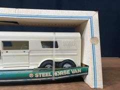 Horse Van Semi NIB Ertl