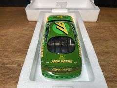 1/18 John Deere NASCAR NIB  Ertl