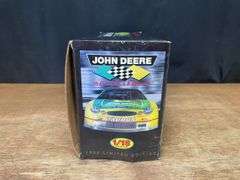 1/18 John Deere NASCAR NIB  Ertl
