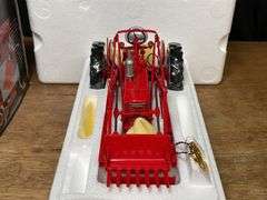 1/16 Farmall MD w/Loader Precision NIB Ertl