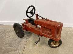 Farmall H Mid Size Pedal Tractor Eska