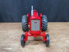 1/16 Farmall 706 1992 Ontario NIB SM