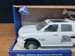 Ram 3500 Service Truck Big Farm NIB Ertl