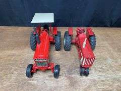 (2) 1/16 Farmall 806 + IH 1066 Ertl