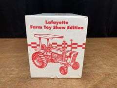 1/16 IH 1468 1995 Lafayette NIB Ertl