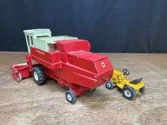 (2) 1/24 IH 915 Combine + 1/16 Cub Cadet Ertl