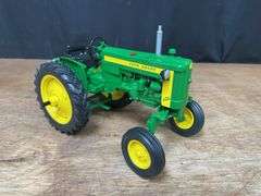 1/16 John Deere 420 V 2003 2 Cylinder NIB Ertl