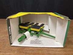 1/16 John Deere Corn Planter NIB Ertl