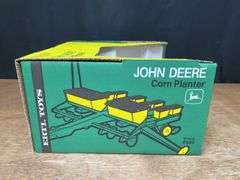 1/16 John Deere Corn Planter NIB Ertl