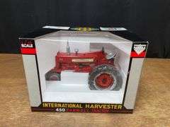 1/16 Farmall 450 2002 Red Power NIB SC