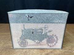 1/16 Farmall Regular Precision NIB Ertl